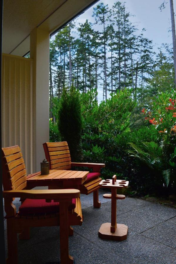 Hotel Woodstone Manor Inc. Sturdies Bay Exterior foto